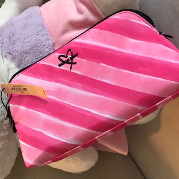 Victoria's Secret Handbags - Victoria Secret 💕Cosmetic bag